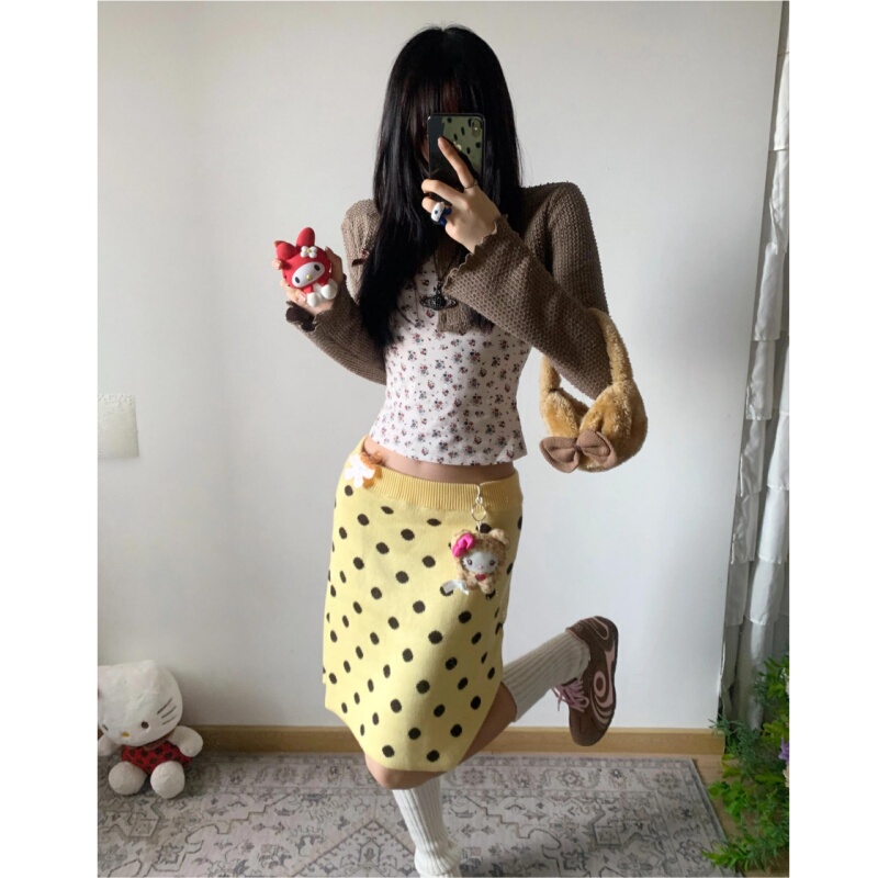Placeorder Retro Polka-Dot Knitted Skirt for Women in Autumn and Winter, High-Waisted, Slimming, A-Line Hip-Hugging Skirt, Versatile Short Skirt Placeorder Retro Polka-Dot Knitted Skirt for Women in Autumn and Winter, High-Waisted, Slimming, A-Line Hip-Hugging Skirt, Versatile Short Skirt