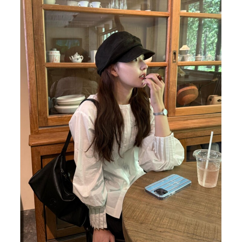 Placeorder Korean Niche Lace-Trimmed Round-Neck White Shirt for Women, Loose and Casual Slimming Top for Autumn