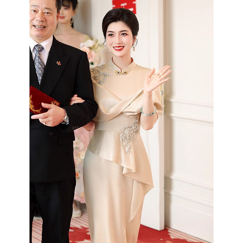 Noble Happy Mother Wedding Banquet Dress 2025 Summer New Elegant Happy Mother-In-Law Wedding Cheongsam High-End Dress Noble Happy Mother Wedding Banquet Dress 2025 Summer New Elegant Happy Mother-In-Law Wedding Cheongsam High-End Dress