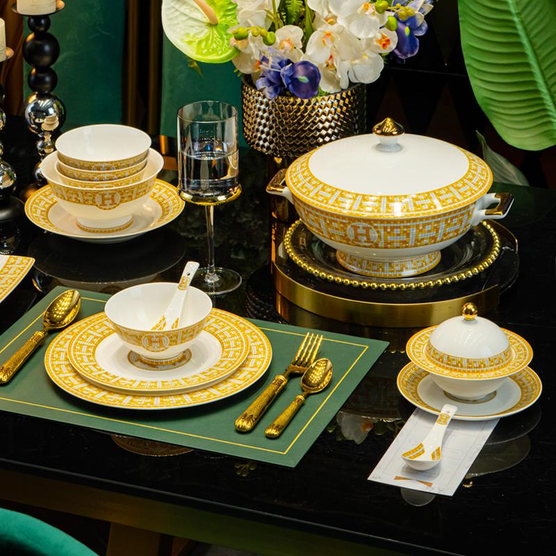 Underglaze Color High-End Gold-Rimmed Bowl and Plate Set for Home and Hotel Table Setting, Hermes Tableware, Bone China Bowls, Plates, Chopsticks, Gift Set Underglaze Color High-End Gold-Rimmed Bowl and Plate Set for Home and Hotel Table Setting, Hermes Tableware, Bone China Bowls, Plates, Chopsticks, Gift Set