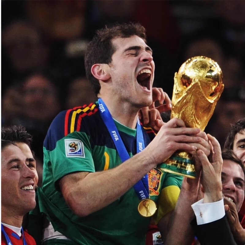 2010 World Cup Spain Green Goalkeeper Jersey No. 1 Casillas Casillas Suit Goalkeeper Shirt 2010 World Cup Spain Green Goalkeeper Jersey No. 1 Casillas Casillas Suit Goalkeeper Shirt