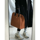 Демисезонная матовая ретро вместительная и большая сумка на одно плечо с молнией, коллекция 2023