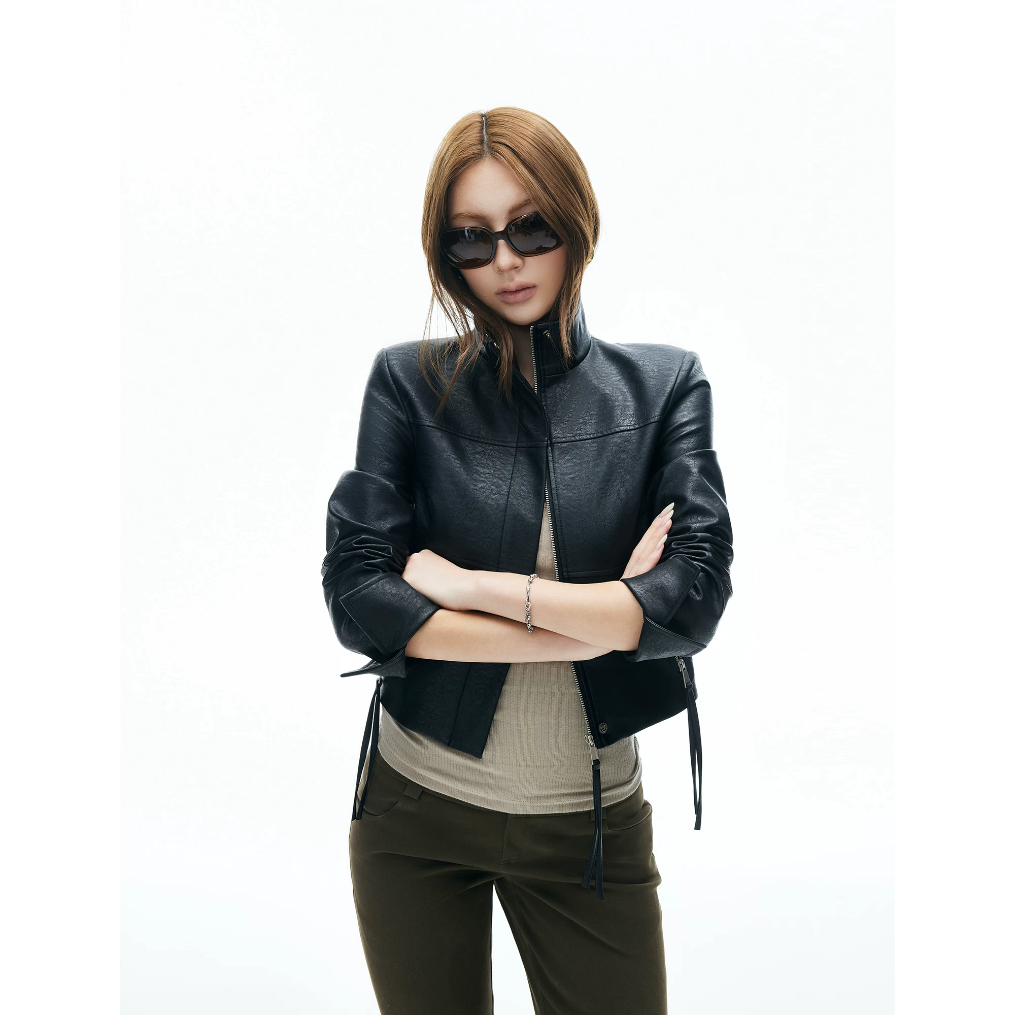 iamxiaa Black matte polyurethane marble short fitted jacket