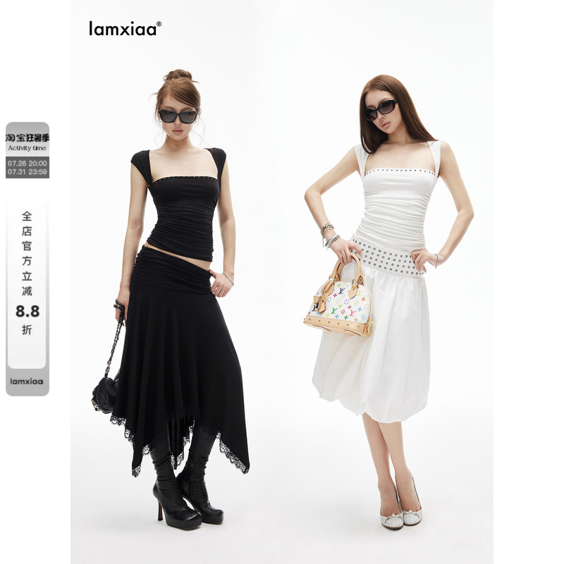 Iamxiaa* Silky Lyocell Low-Cut Large Neckline Studded Rhinestone Pleated Slim-Fit T-Shirt Basic 2 Colors Iamxiaa* Silky Lyocell Low-Cut Large Neckline Studded Rhinestone Pleated Slim-Fit T-Shirt Basic 2 Colors
