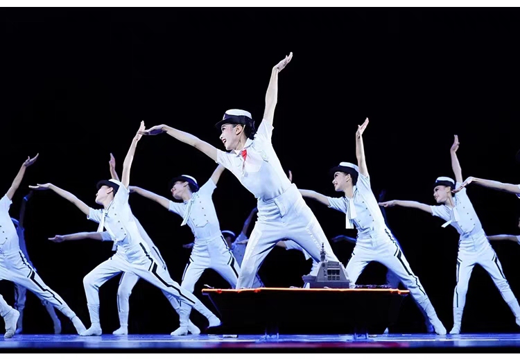 Navy-Style Children's Performance Clothing, Youthful Ship-Themed Dance Costumes, Children's Enthusiasm for the Party, Young People's Enthusiasm for Their Country, Performance Costumes, Group Activity Clothing
