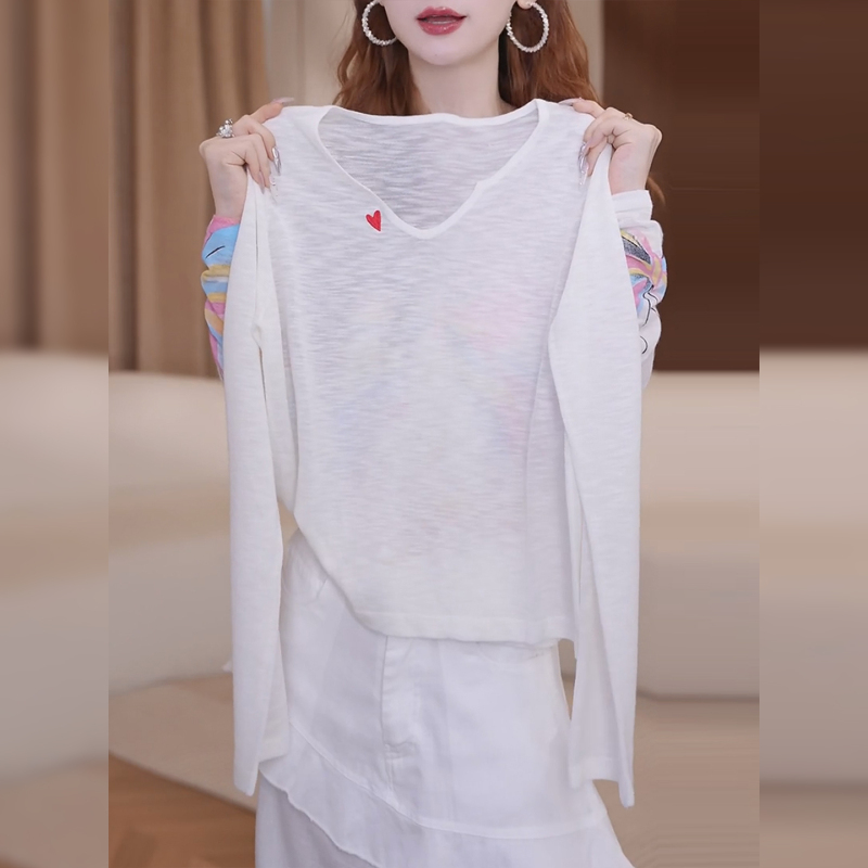 Love Heart Embroidery Thin White V-Neck T-Shirt for Women, Summer Long-Sleeve Sun Protection Cover-Up, 2026 New Style, Loose and Versatile Top