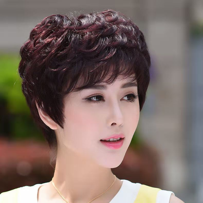 Wig for Women with Short Hair, Suitable for Middle-Aged and Elderly, Full Head Cover, Natural and Fluffy Short Curly Hair, Internet Celebrity Style, Fashionable Hairpiece for Moms, New Product