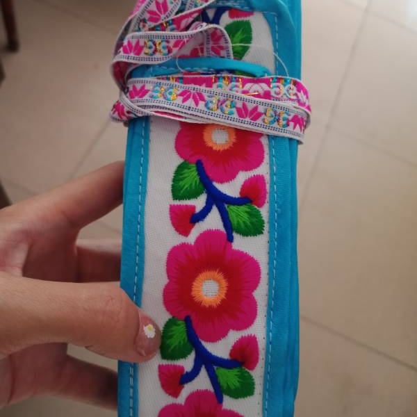 Yueqin hug baby bag three string hug baby bag four string baby bag string hug baby bag embroidered baby bag Yi embroidered baby bag