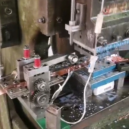 Chineng Punch Press Pin Positioning Step-Jump Mold Special Small Roller Feeder with Relaxation Device