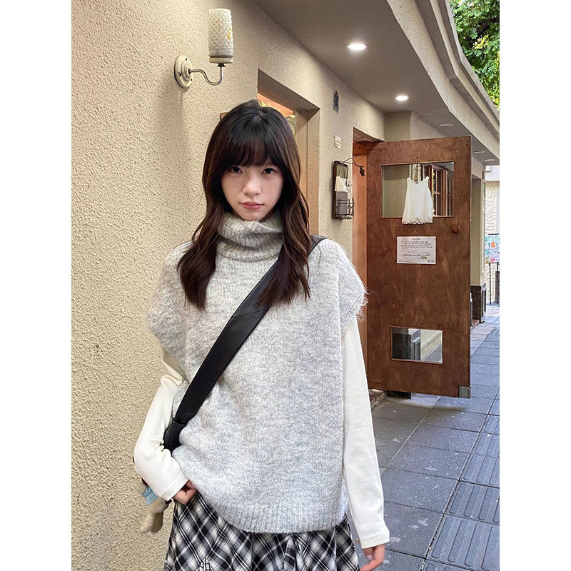 Trendy Brand Relaxed Style Long-Sleeve Base Layer Shirt for Women, Soft and Lazy Style, High-Neck Layered Vest Two-Piece Set Trendy Brand Relaxed Style Long-Sleeve Base Layer Shirt for Women, Soft and Lazy Style, High-Neck Layered Vest Two-Piece Set