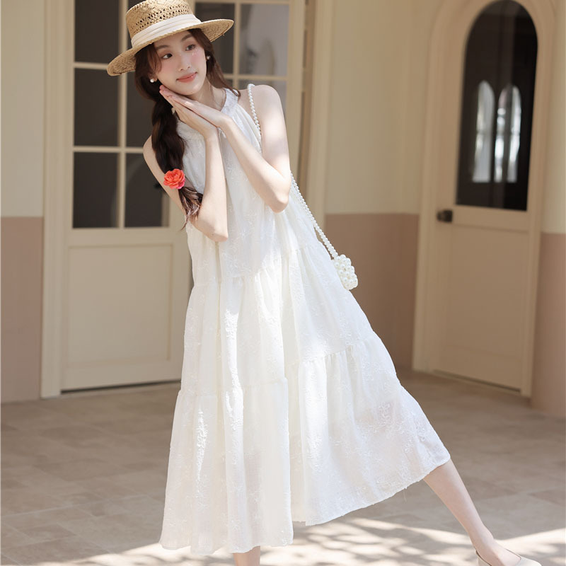 Gentle and Sweet Halter Neck Dress for Women, Summer 2026 New Style, French Style, Loose and Slimming, Sleeveless Long Dress