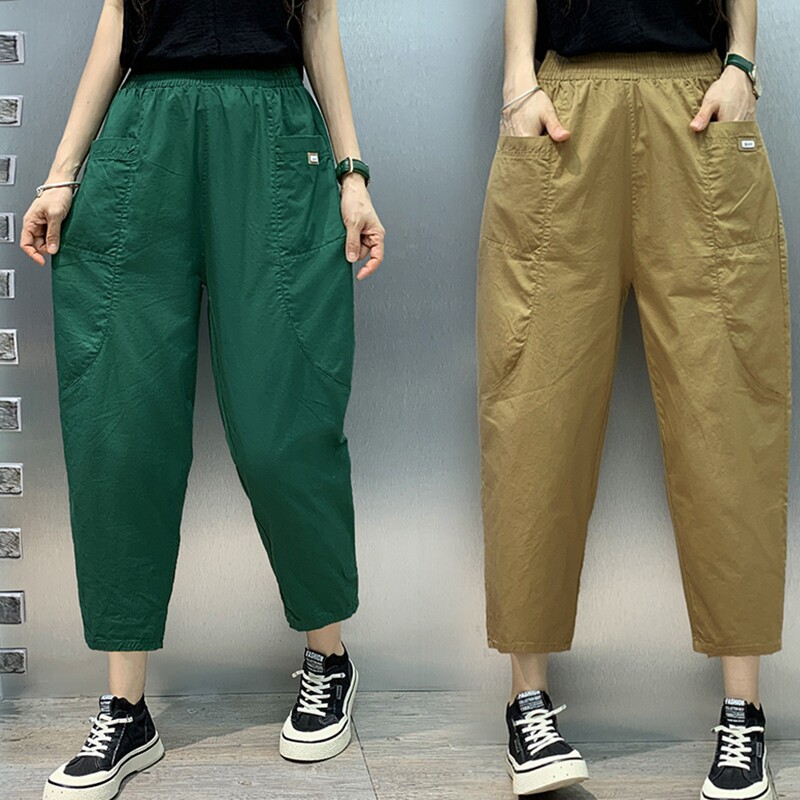 夏向けのウォッシュ加工コットンカジュアルパンツ、ハイウエストのレディースハーレムパンツ、大きなポケット付き、綿100％のゴムウエスト、クロップド丈。