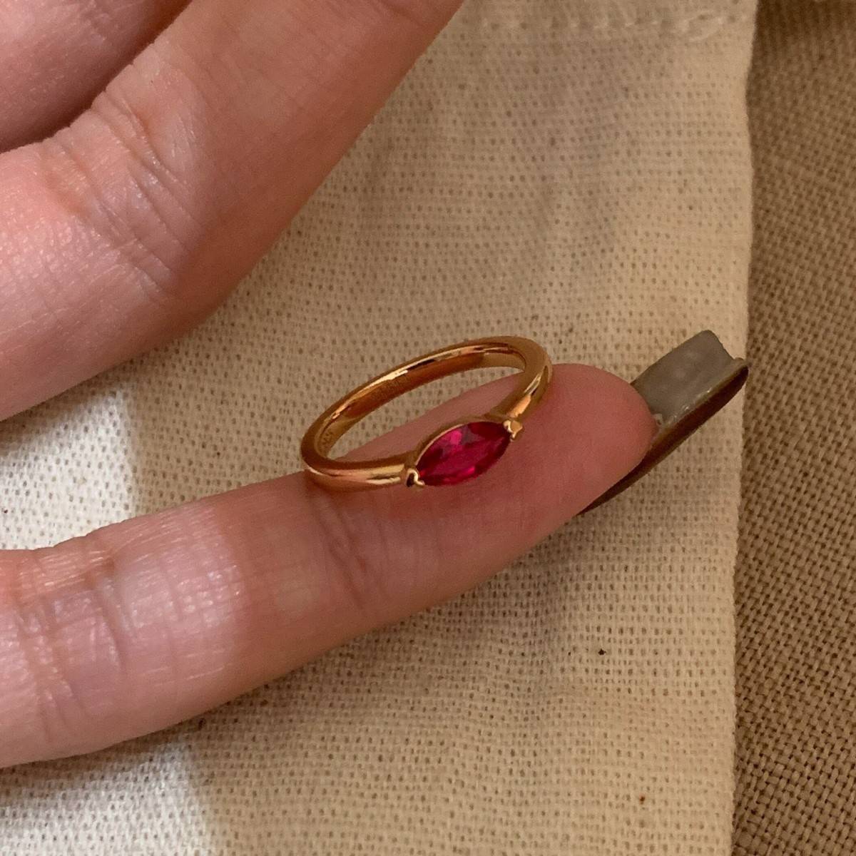 Xiaohongshu’s popular pigeon blood red stone horse eye diamond sterling silver ring for women simple flash diamond versatile little finger tail ring for sale