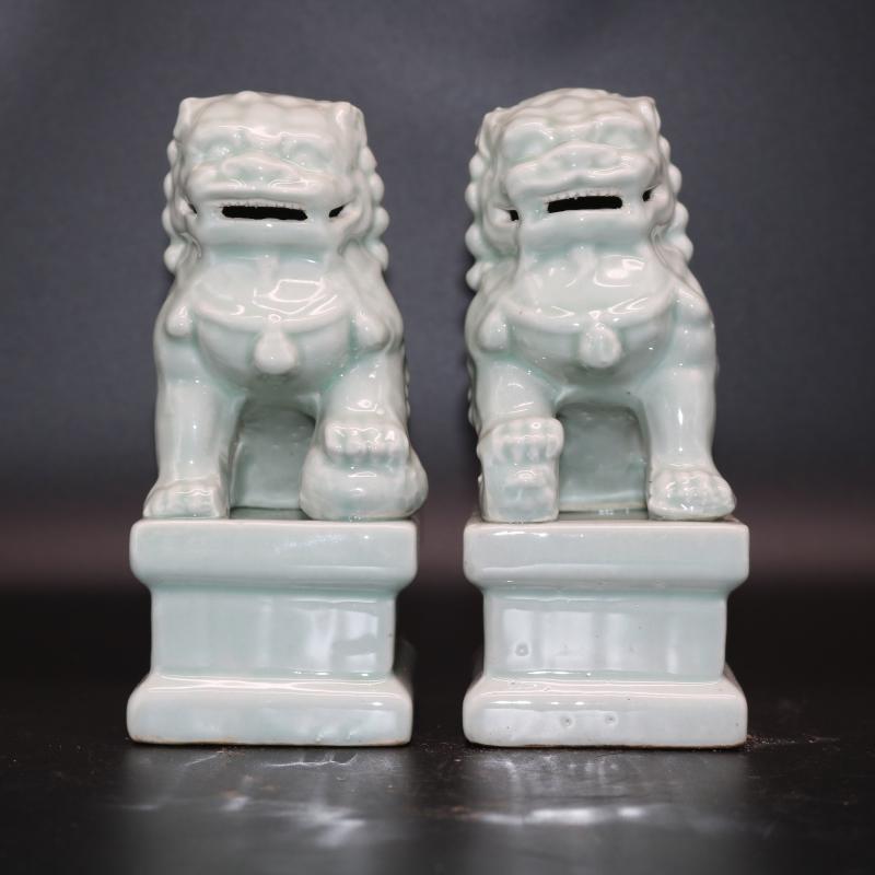 Jingdezhen Cultural Revolution Factory goods Sculpture Porcelain shaded Oriental meters A pair of town houses Antique Collections Antique collection Ancient playing antiques