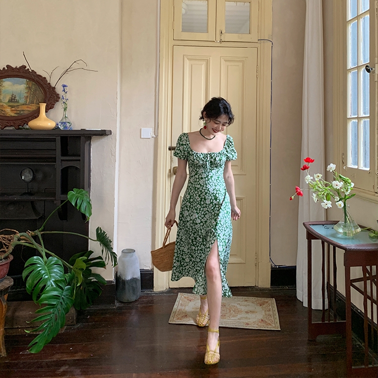 法式碎花方领泡泡袖连衣裙