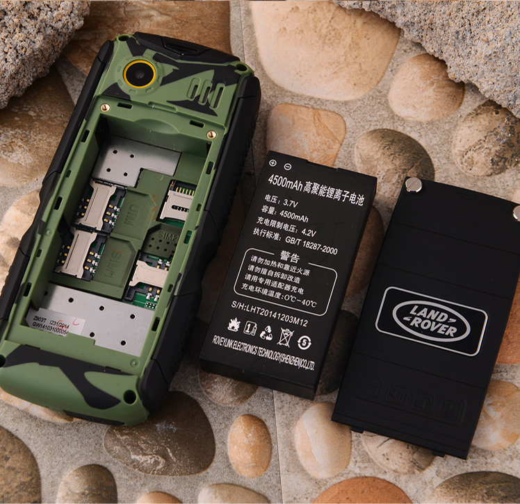 Ba chống quân Land Rover điện thoại chống bụi ba thẻ ba phiên bản Netcom Netcom đầy đủ của điện thoại di động già máy máy cũ CDMA - Điện thoại di động giá oppo