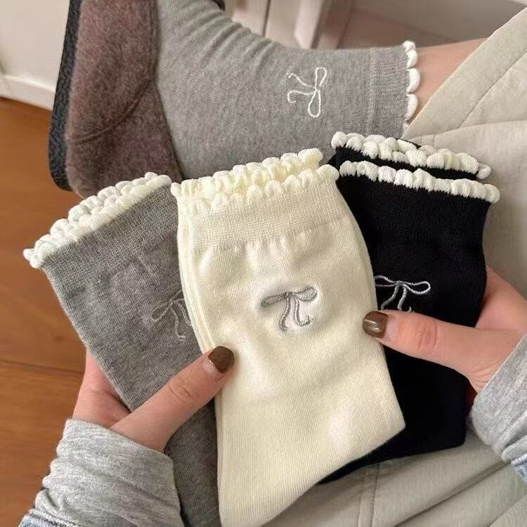 Miu White Lace Bow Socks for Women, Spring and Autumn Solid Color Mid-Calf Socks, Korean Style, Slimming, Trendy Ins-Style Slouch Socks Miu White Lace Bow Socks for Women, Spring and Autumn Solid Color Mid-Calf Socks, Korean Style, Slimming, Trendy Ins-Style Slouch Socks
