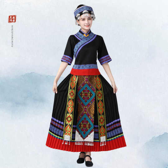 Sie entwirft ethnische Minderheitenkostüme für Frauen, Minderheitenkostüme für Erwachsene, Chorkostüme, Tanzkostüme, Bühnenlieder- und Tanzaufführungskostüme