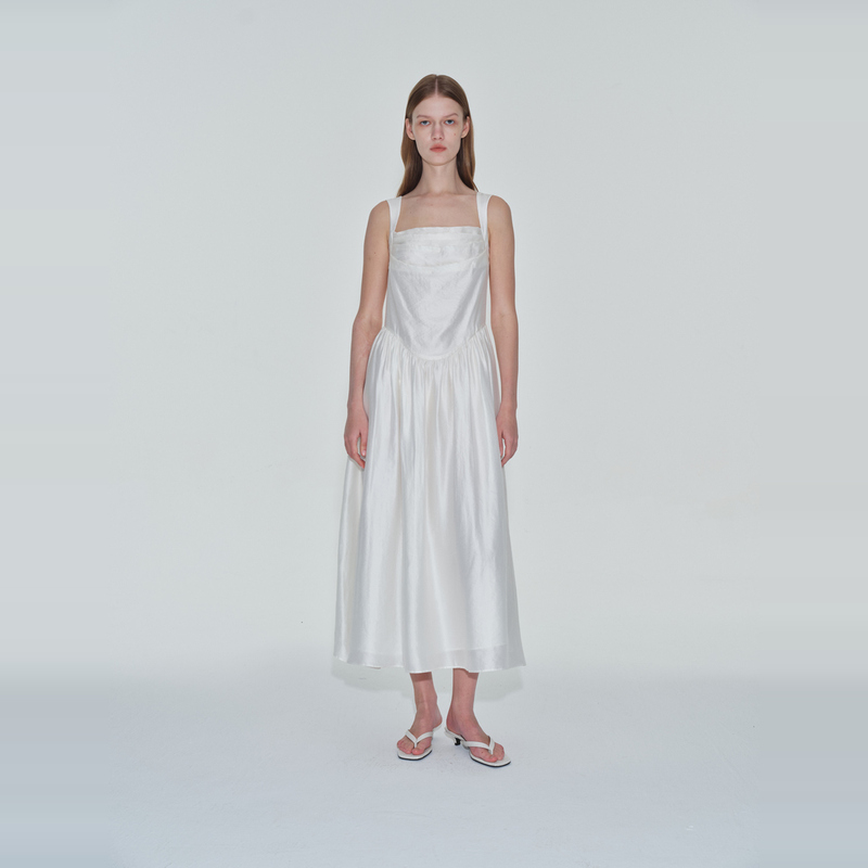 Elvinci White/Black Wide Shoulder Strap Pleated Curve Waist Pleated Dress