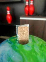 Jiaxin Bowling Finger Hole Sticker imported from the United States. Bakelite is attached to the inner wall of the finger hole to protect the hole wall and adjust the finger hole.