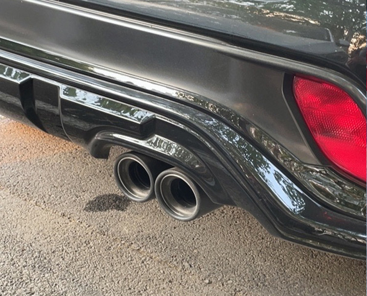 Suitable for Toyota Crown Land Release Special Carbon Fiber Tail Throat Exhaust Pipe Decoration Cover Sports Exterior Decoration Decoration