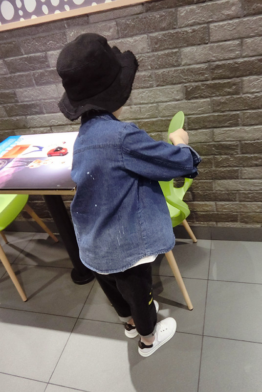 Chàng trai và cô gái sơ mi denim mềm mại mùa xuân và mùa thu mặc boy boy áo dài tay áo sơ mi mỏng bé Hàn Quốc - Áo sơ mi thời trang cho bé