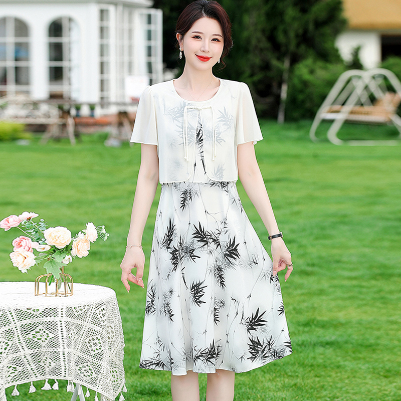 New Chinese-Style Summer Dress for Mothers, Fake Two-Piece Dress, New Summer Style for Middle-Aged and Elderly Women, Youthful and Fashionable Chiffon Dress New Chinese-Style Summer Dress for Mothers, Fake Two-Piece Dress, New Summer Style for Middle-Aged and Elderly Women, Youthful and Fashionable Chiffon Dress