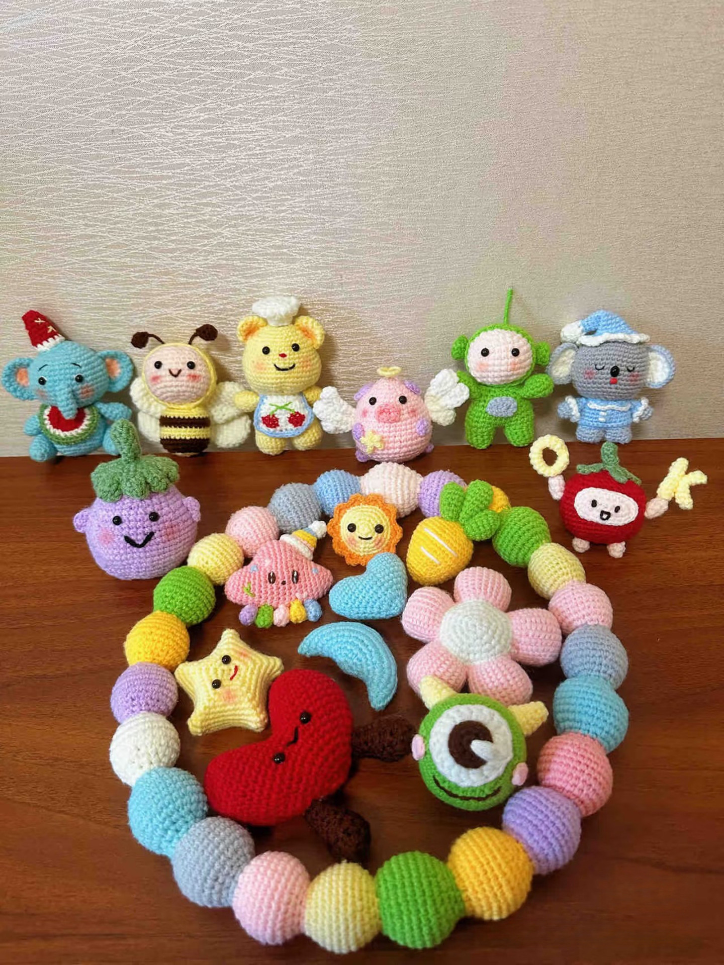 DIY hand-knitted baby bed bell woolen material bag for mom to pass the time crocheting baby companion toys