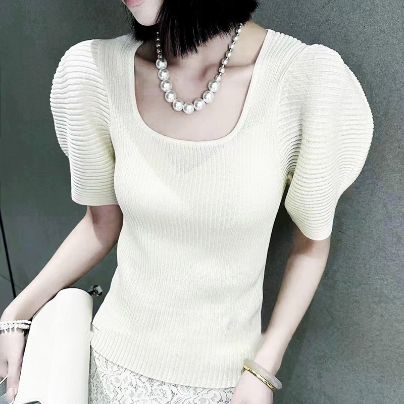Trendy and Stylish Square-Neck Knit Top for Women, Suitable for Summer, Versatile, Age-Reducing, Solid Color, Pleated T-Shirt
