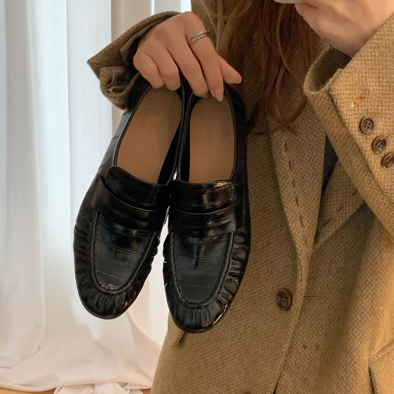 Old Money Style Genuine Leather Pleated Loafers for Women, Black Round-Toe Flat Leather Shoes, Versatile Niche Design, Retro Single Shoes Old Money Style Genuine Leather Pleated Loafers for Women, Black Round-Toe Flat Leather Shoes, Versatile Niche Design, Retro Single Shoes
