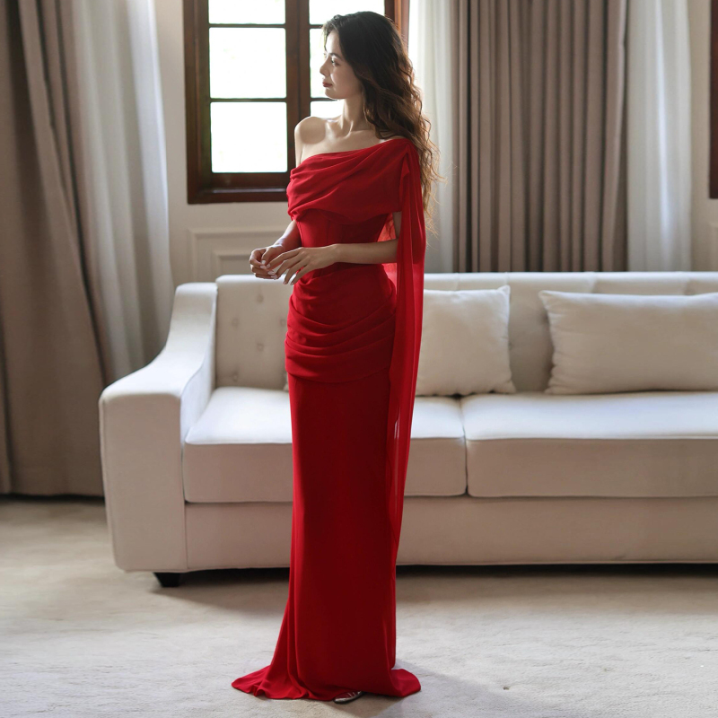 Bride's Toast Dress, High-End, Accessible Luxury, Niche One-Shoulder Red Fishtail Engagement Dress, Wedding Dressing Gown Bride's Toast Dress, High-End, Accessible Luxury, Niche One-Shoulder Red Fishtail Engagement Dress, Wedding Dressing Gown