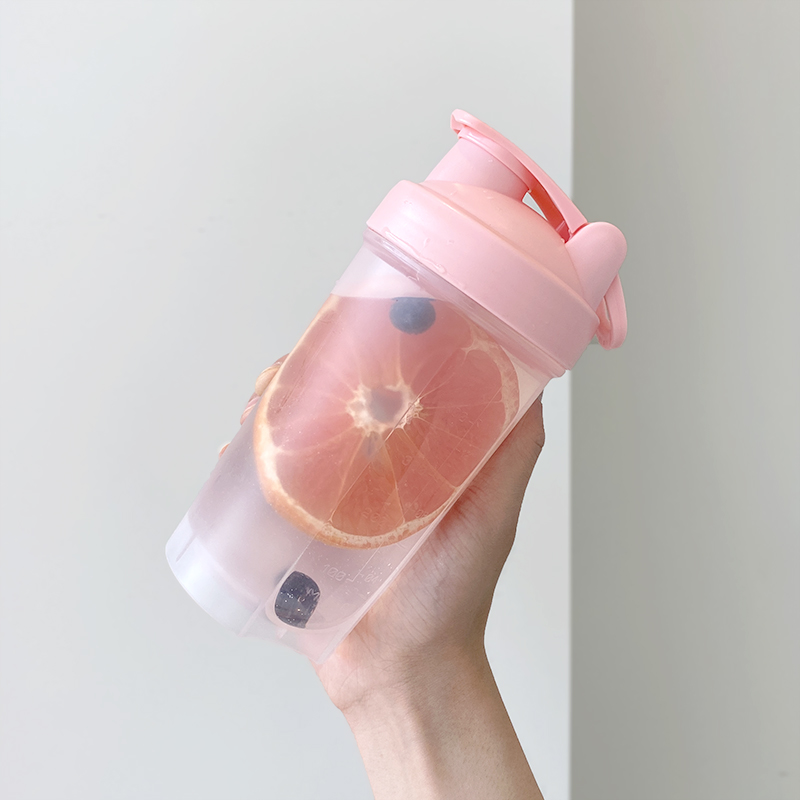 Sports portable fitness cup shaker cup creative trend large capacity water cup female summer cute plastic cup anti-fall