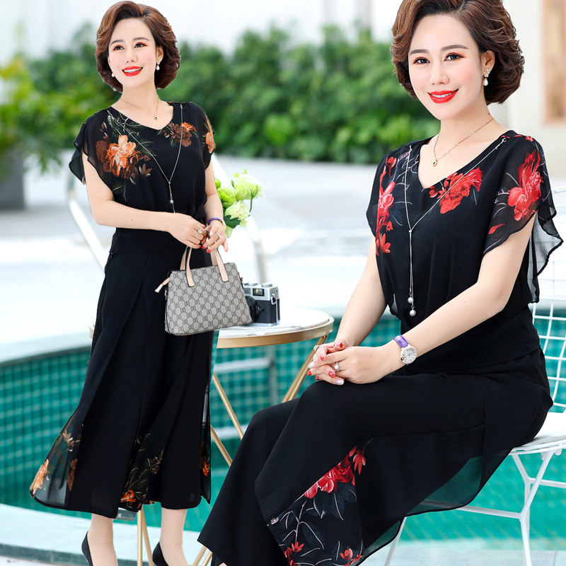 2022 new middle aged mother summer clothing fashion blouse 40 years old lady with short sleeve foreign pie and two style suits