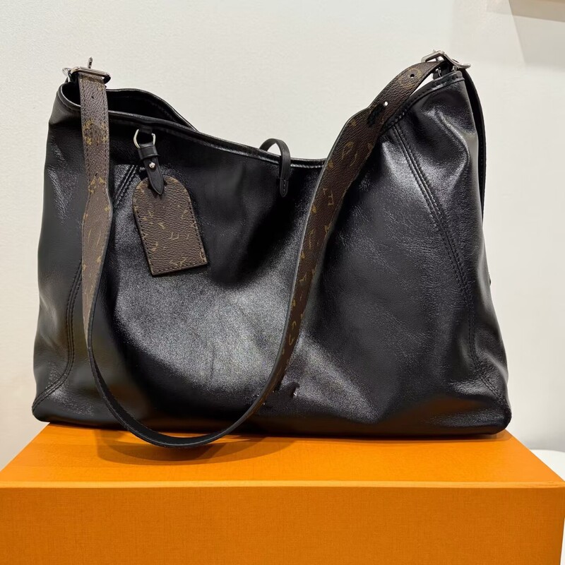 Cross-Border Black Warrior First-Layer Cowhide Leather 2026 Hot-Selling Fashion Motorcycle Style Large-Capacity Commuter Luxury Chain Tote Bag Cross-Border Black Warrior First-Layer Cowhide Leather 2026 Hot-Selling Fashion Motorcycle Style Large-Capacity Commuter Luxury Chain Tote Bag