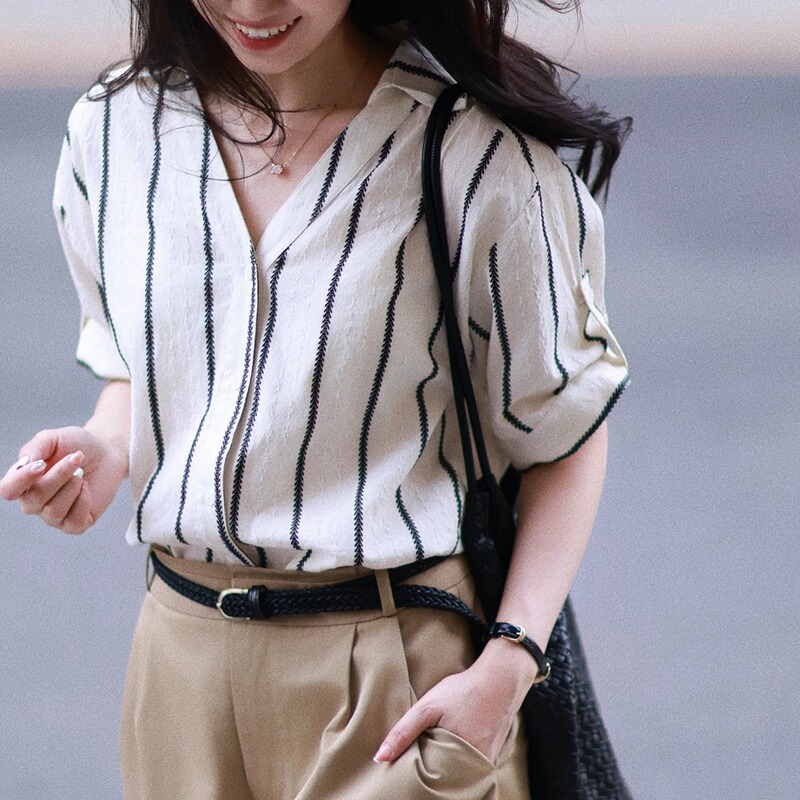 Litchi's Rhapsody Normandy Manor Striped Shirt: Loose Fit, Slimming, Elegant, High-End, Breathable Commuter Shirt
