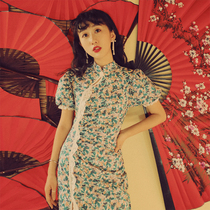 Yellow pussy classmates original homemade The Summer of the raspberry Crushed Blossom with a long modified qipao in the breeze