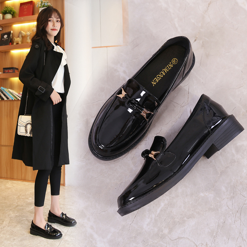 Tide brand 2022 new small leather shoes spring black thick heel flat British style Korean version all-match one pedal single shoes women