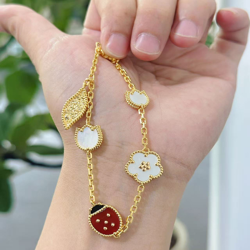 Seven-Star Ladybug Plum Blossom Bracelet for Women, 18K Gold, Niche Light Luxury, High-End Feel, Non-Fading, Gift for Girlfriend's Birthday