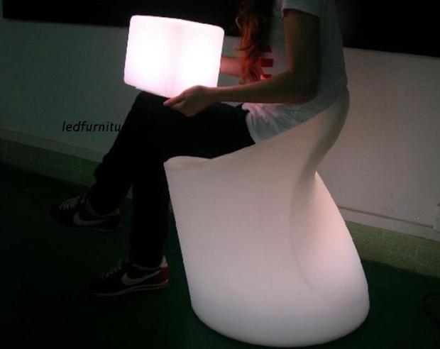 Light cube bàn cà phê bàn ​​cà phê LED nhỏ bàn cà phê nhựa nhỏ vuông bàn thanh đồ nội thất đơn giản hiện đại bàn ăn - Đồ nội thất thiết kế ghế thư giãn đọc sách