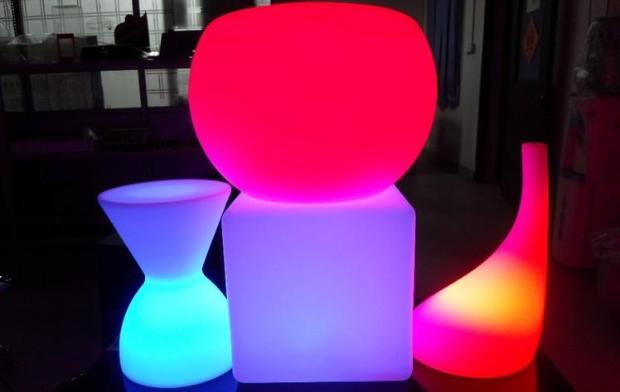 Light cube bàn cà phê bàn ​​cà phê LED nhỏ bàn cà phê nhựa nhỏ vuông bàn thanh đồ nội thất đơn giản hiện đại bàn ăn - Đồ nội thất thiết kế ghế thư giãn đọc sách