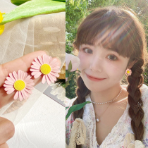 Summer fresh Joker small daisy earrings 2020 New Tide Korean temperament flower earrings women Net red ears