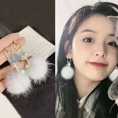 Hairball earrings 2020 New Tide Korean temperament Net red autumn and winter earrings women winter wild winter earrings