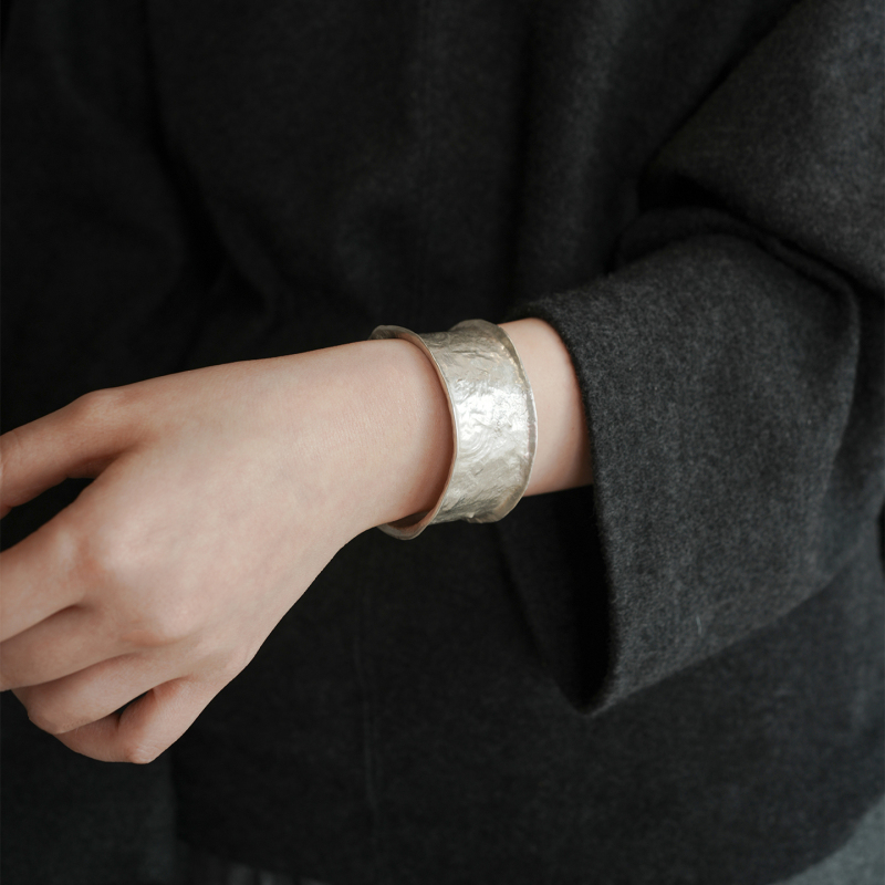 L.Bardeen Retro High-End 925 Sterling Silver Wide-Brimmed Bracelet for Women 2026 New High-End Accessible Luxury Versatile Bracelet L.Bardeen Retro High-End 925 Sterling Silver Wide-Brimmed Bracelet for Women 2026 New High-End Accessible Luxury Versatile Bracelet