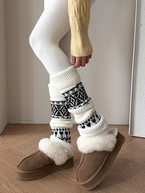 Wool Fair Isle socks, piles of socks for women, autumn and winter with shark pants, snow boots, socks, winter leg warmers