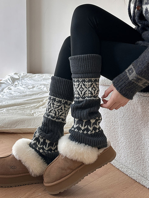 Wool Fair Isle socks, piles of socks for women, autumn and winter with shark pants, snow boots, socks, winter leg warmers