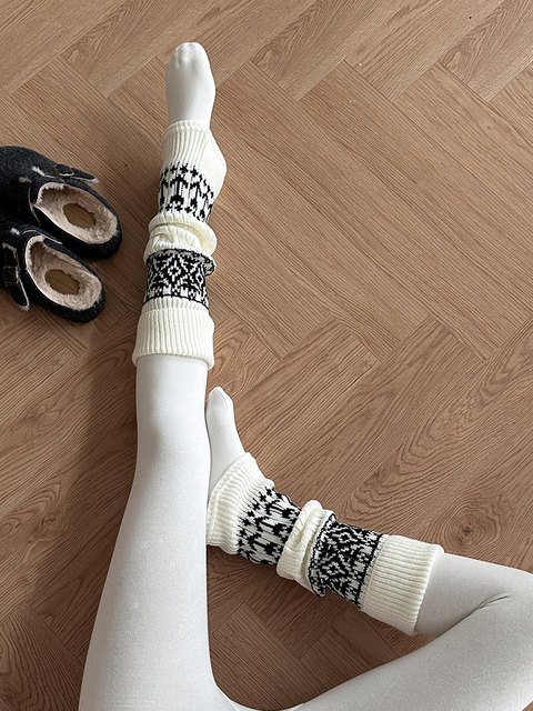 Wool Fair Isle socks, piles of socks for women, autumn and winter with shark pants, snow boots, socks, winter leg warmers