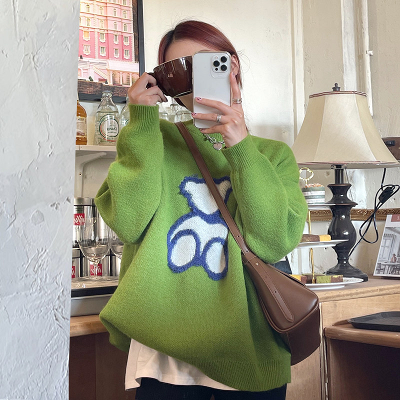 Bear sweater woman loose outside wear autumn winter 2022 new lazy wind Japanese green thickened undershirt