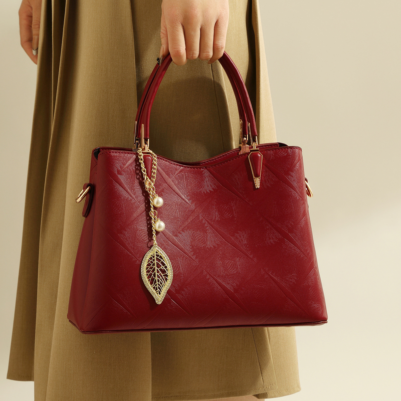 Mom's Wedding Bag, High-End Embossed Handbag, 2026 New Red Bag, Bride's Wedding Bag, Suitable for Daily Use