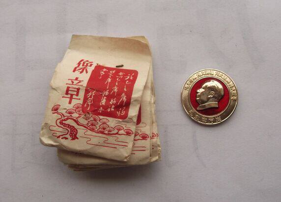 During the Cultural Revolution, Chairman Mao's badge nostalgic state-run Shanghai Hongqi Badge Factory commemorative badge with Lin Biao's inscription hot sale
