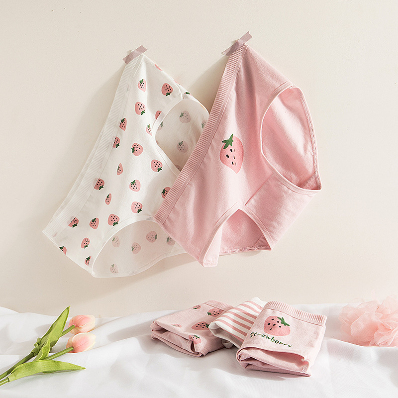 Japanese-Style Girl Pure Cotton Crotch Panties, Sweet Strawberry Design, All-Cotton Fabric, Mid-Waist Briefs for Teenage Girls, Thin